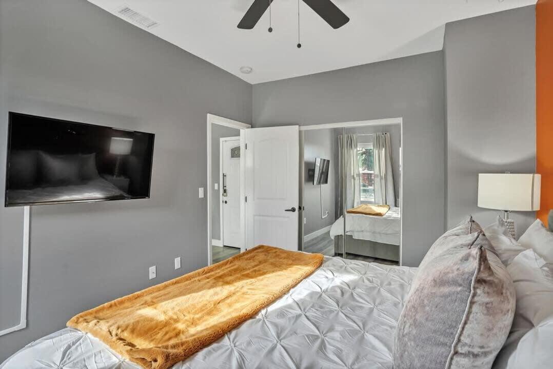 Professionals-Restaurants-Fastwifi-A C-Desk- Pets Apartment San Diego Bagian luar foto