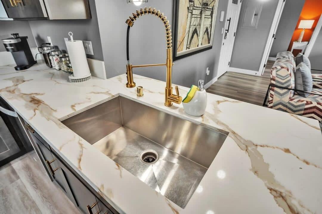 Professionals-Restaurants-Fastwifi-A C-Desk- Pets Apartment San Diego Bagian luar foto