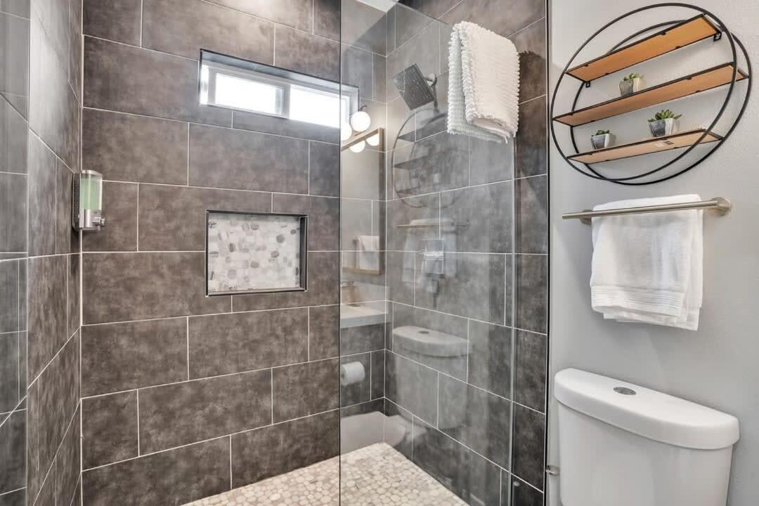 Professionals-Restaurants-Fastwifi-A C-Desk- Pets Apartment San Diego Bagian luar foto