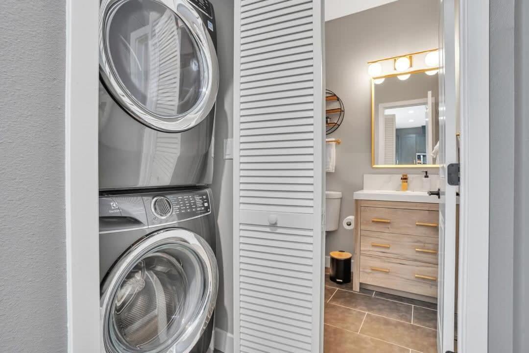 Professionals-Restaurants-Fastwifi-A C-Desk- Pets Apartment San Diego Bagian luar foto
