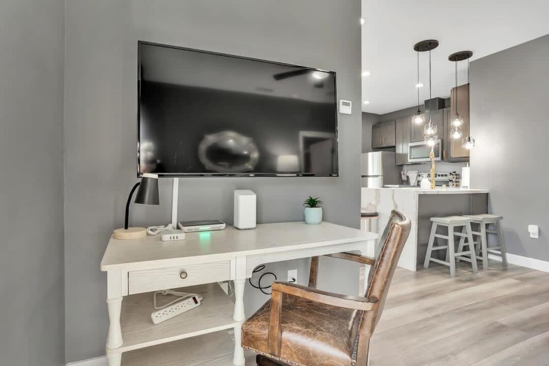 Professionals-Restaurants-Fastwifi-A C-Desk- Pets Apartment San Diego Bagian luar foto