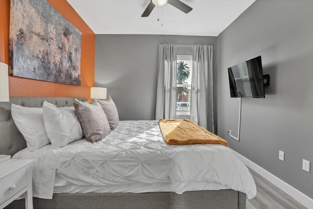 Professionals-Restaurants-Fastwifi-A C-Desk- Pets Apartment San Diego Bagian luar foto