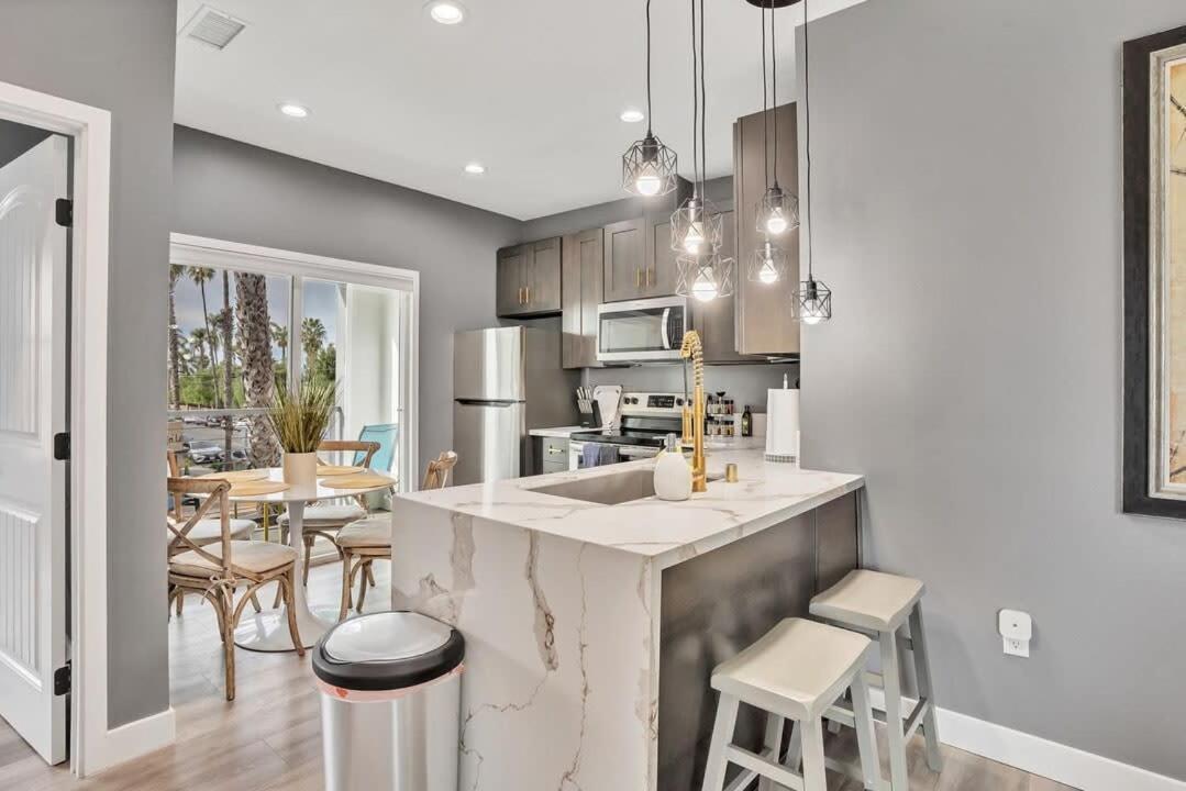 Professionals-Restaurants-Fastwifi-A C-Desk- Pets Apartment San Diego Bagian luar foto